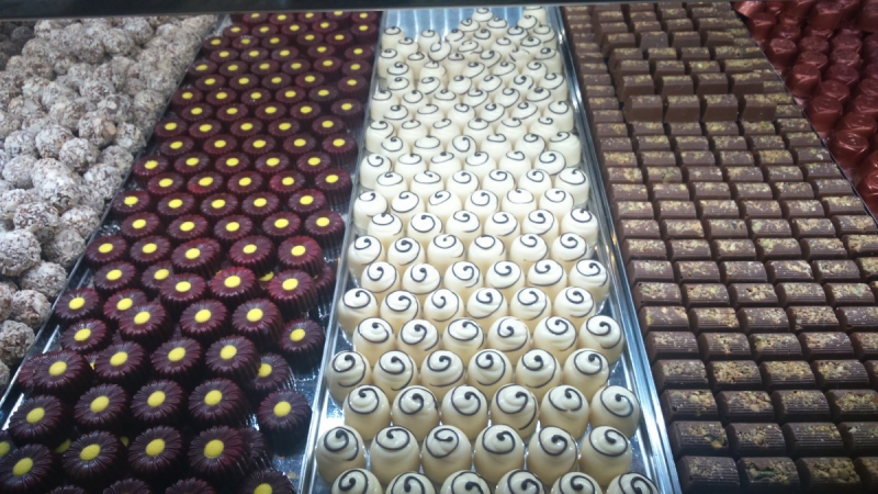 vente-LA TOUR-min_chocolates_milk_chocolate_white_chocolate_truffles_candy_food_treat_cacao-1213769